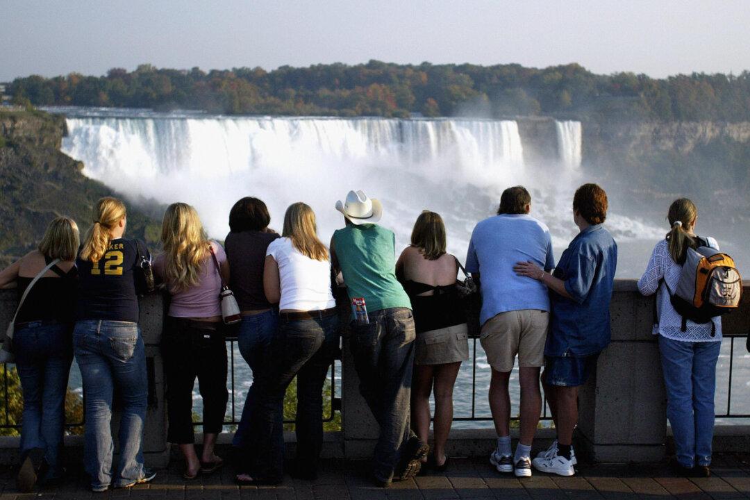Canada Quits Competing for US Tourists