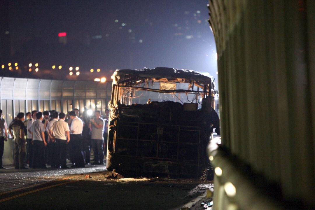 Burned Bus in China Sparks Online Discussion, and Criticism