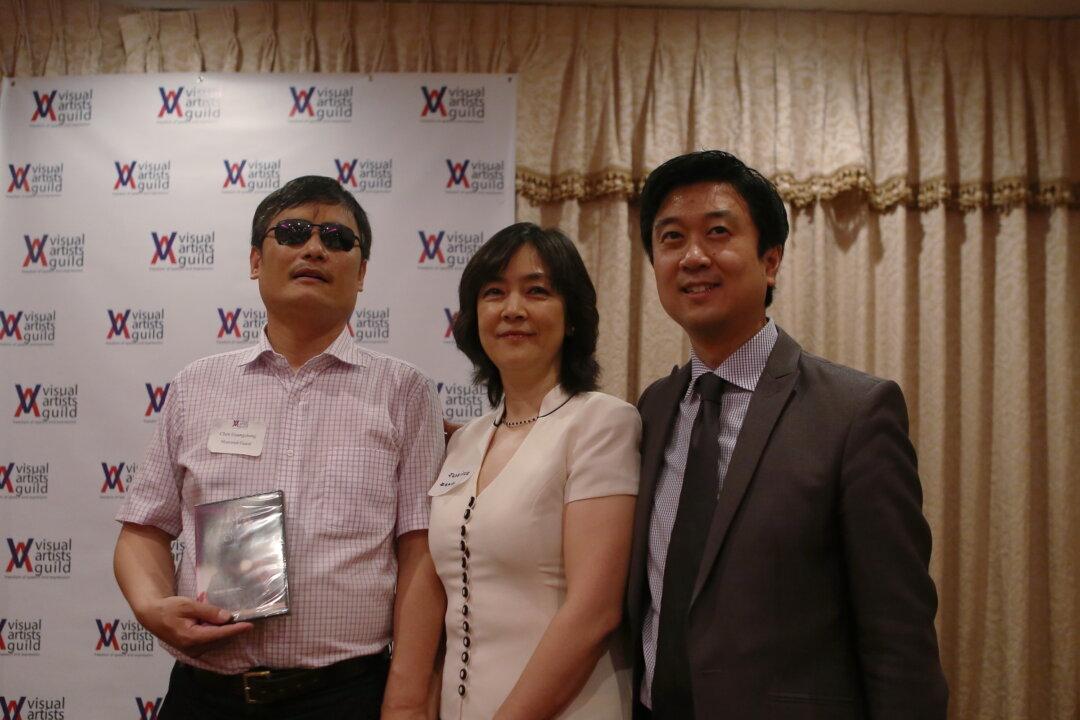 A Taiwanese Wallet vs. Mainland Chinese ‘Theft-Proof’ Underwear