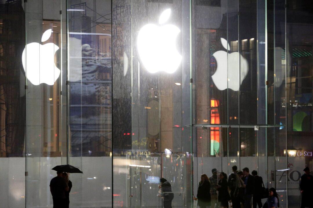 Man Discovers 30-Year-Old Apple Computer, and It Still Works