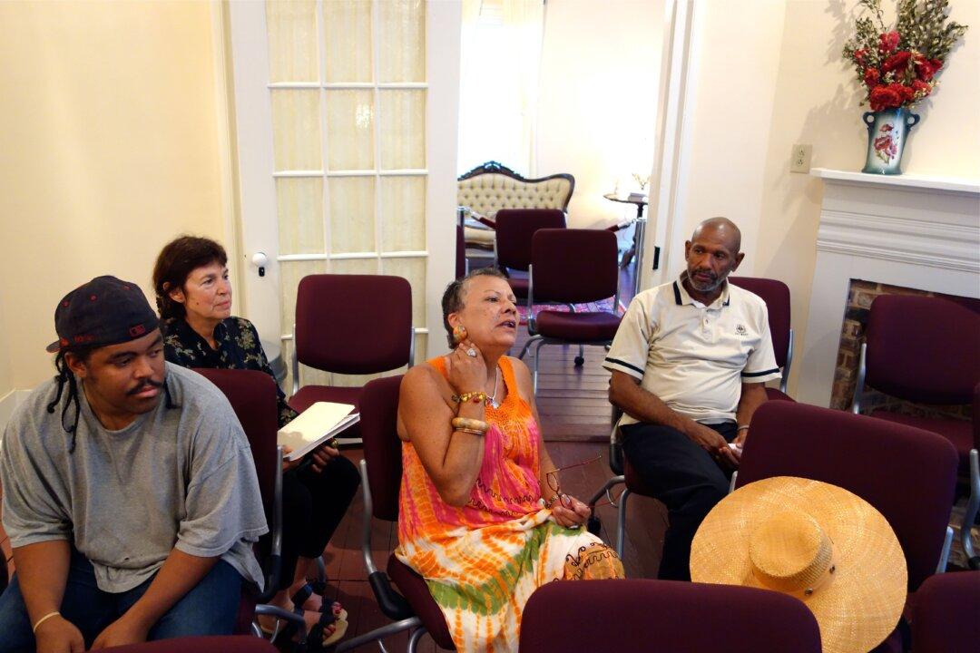 Georgians Gather for Free China