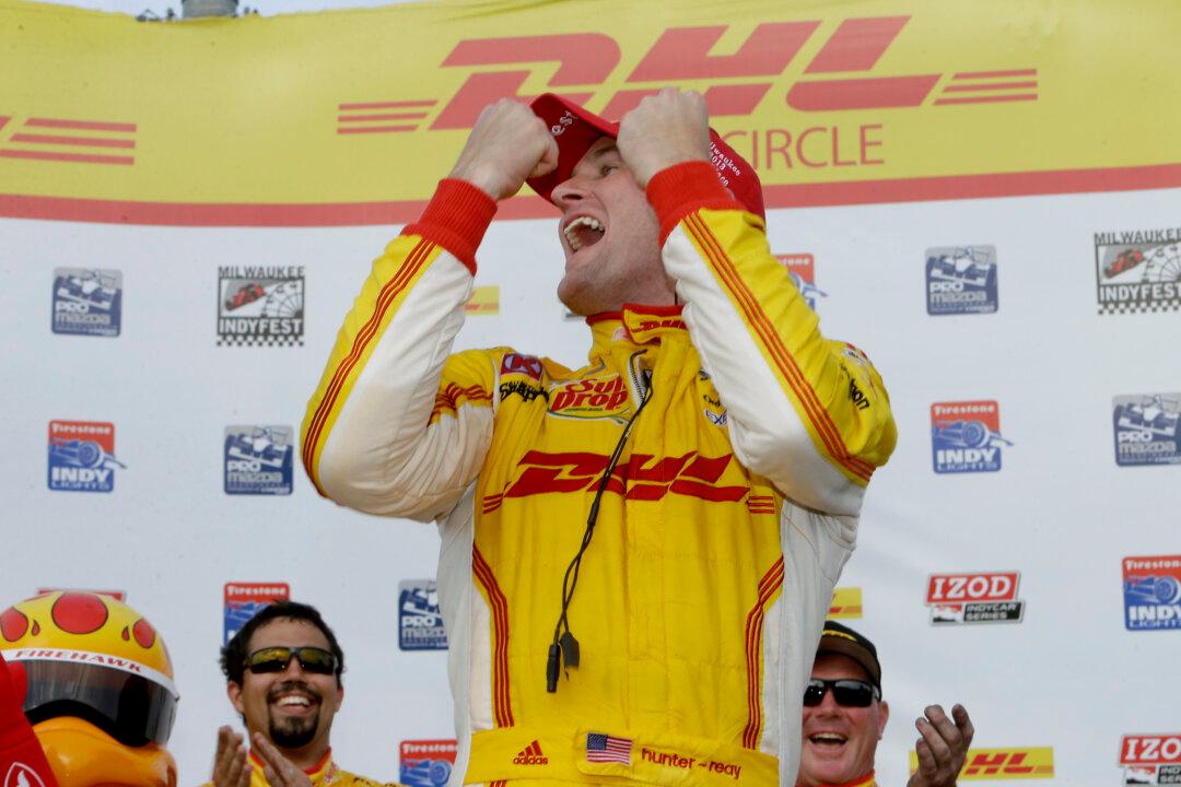 Ryan Hunter Reay Wins Milwaukee IndyFest
