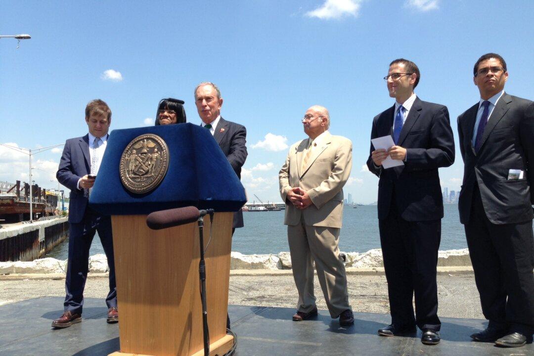 Bloomberg Breaks Ground on North Shore Development