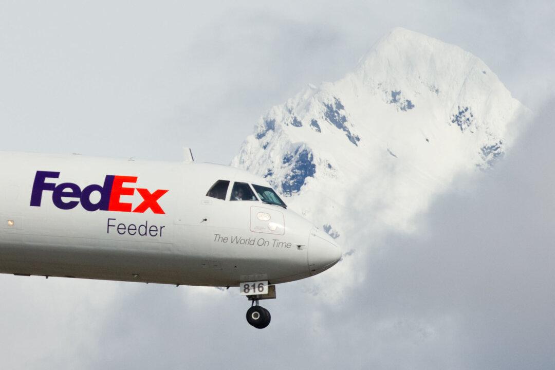 FedEx Cargo Jet Makes Predawn Emergency Landing in Los Angeles