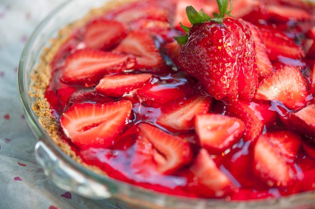 Almost Sinless Fresh Strawberry Pie Gluten- and Sugar- Free Recipe