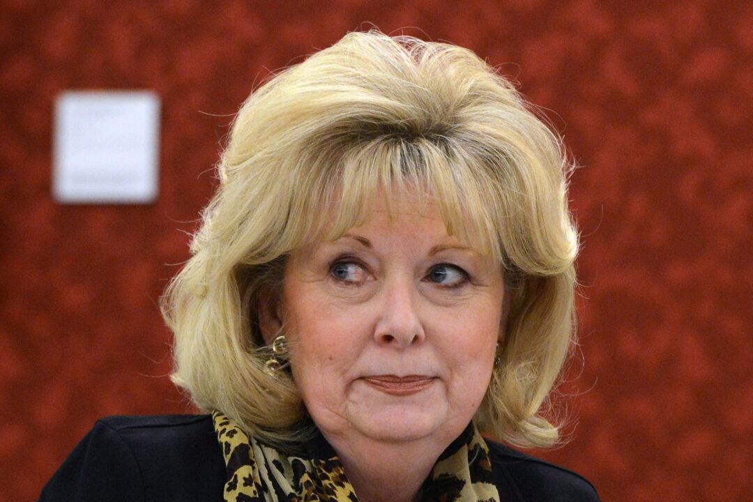 Senate Committee Told About Wallin Expense Concerns 18 Months Ago