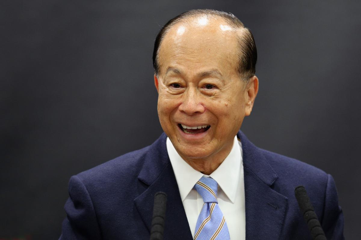 Hong Kong’s Richest Man Looks Beyond China