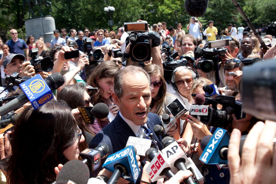 Spitzer Brings National Attention to Local Comptrollers Race