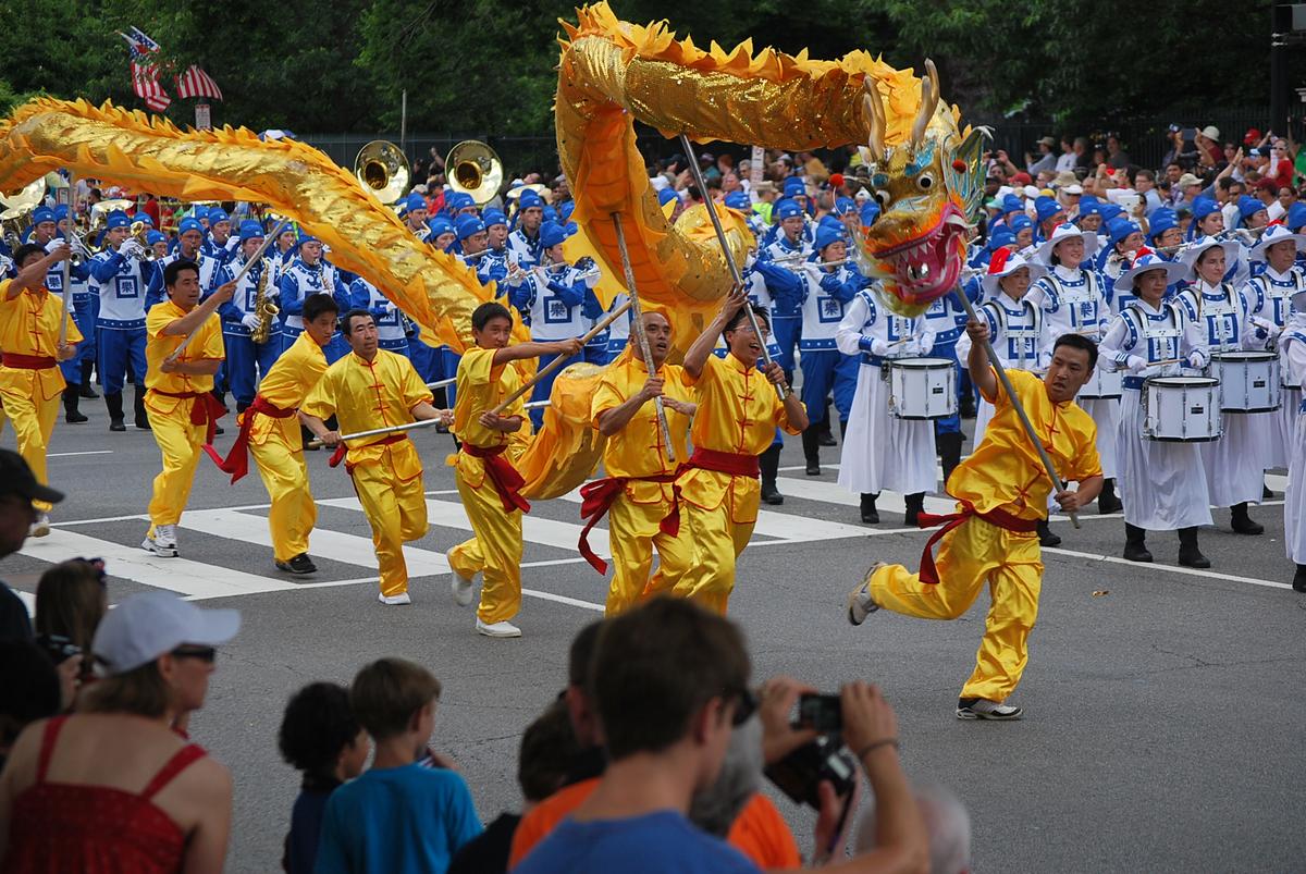 Thousands Cheer at Washington’s Independence Day Parade