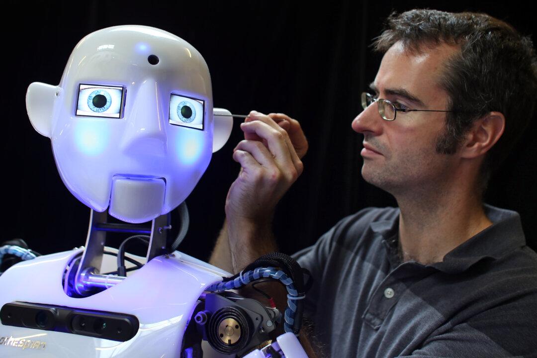 RoboThespian Robot Comes to Life (+Photos & Video)