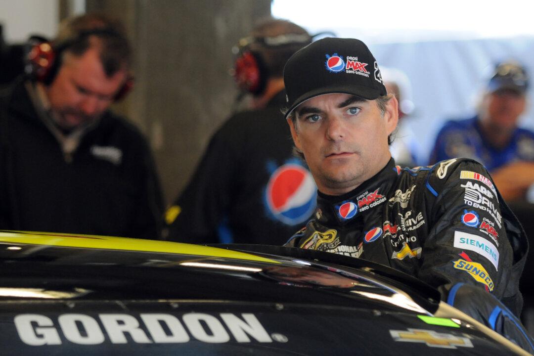 ‘Jeff Gordon And Stephen Rhodes Confirm’ Report Just a Hoax; NASCAR Fans Not ‘Outraged’