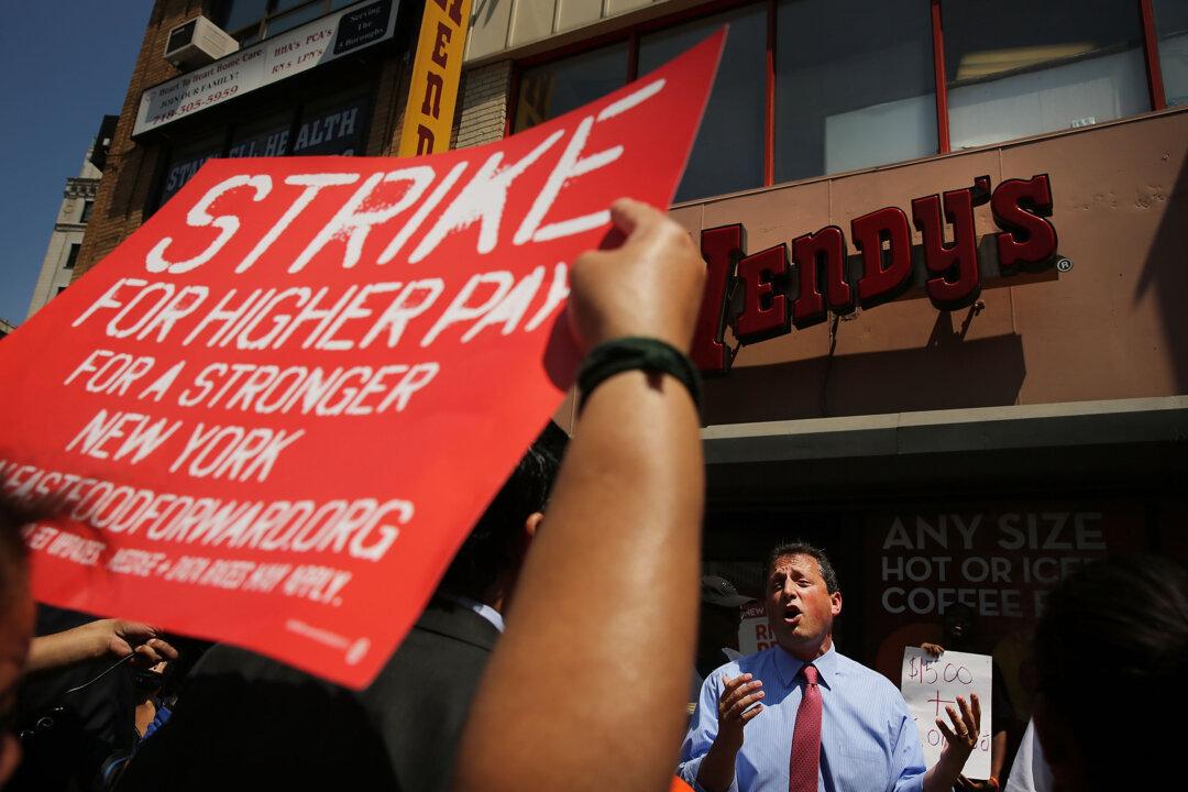 NY Political Leaders Embrace Bid for Minimum Wage Increase