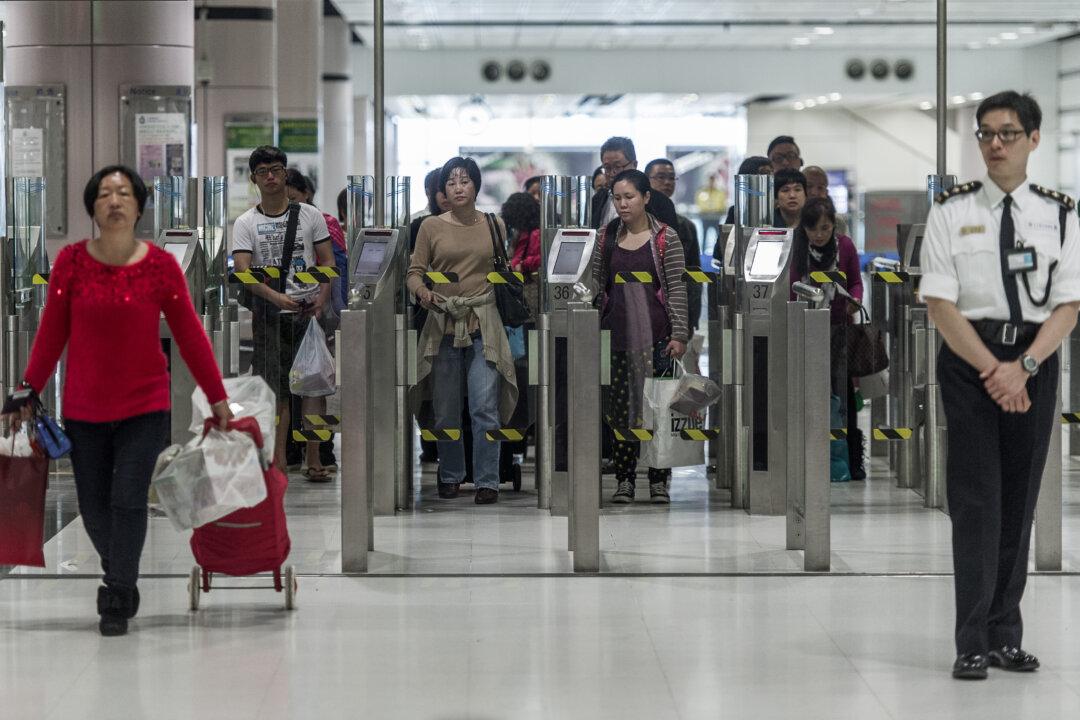 New Immigration Restrictions Threaten Hong Kong as Business Hub