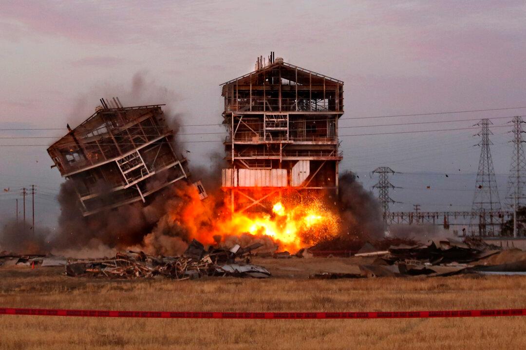 Bakersfield Implosion: Shrapnel Injures Five (+Photo)