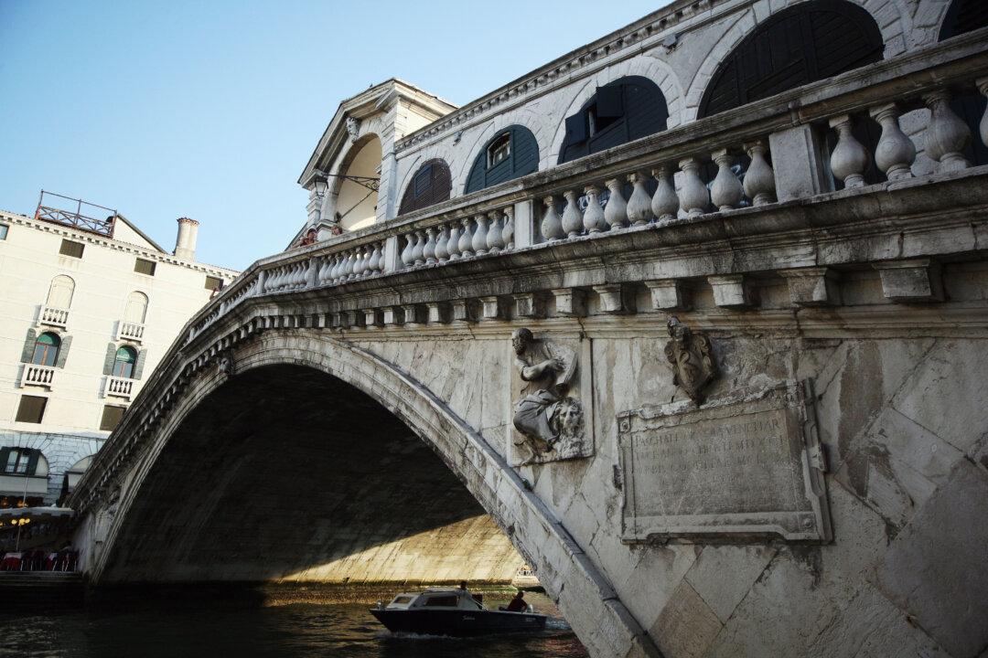 German Tourist Killed in Venice Gondola Crash, 3-Year-Old Hurt: Report