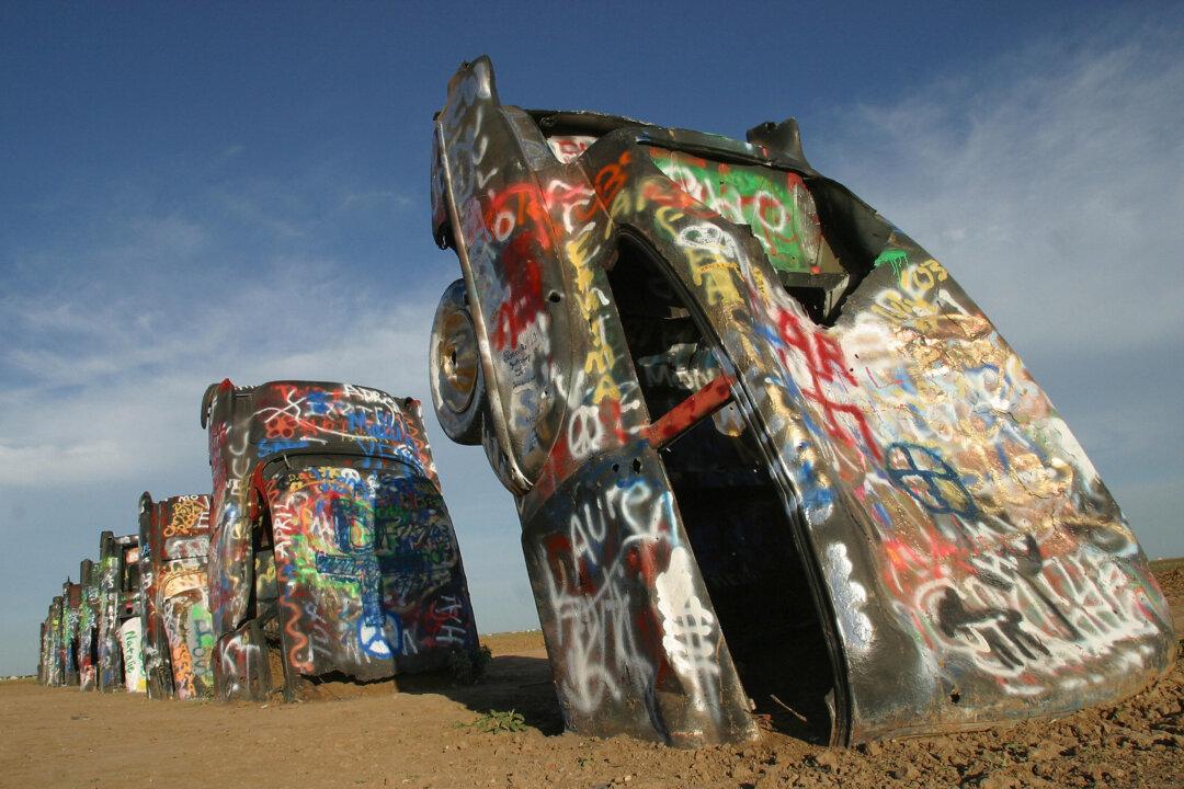 Weird America: 5 Strangest Roadside Attractions