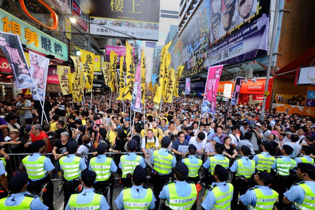 Hong Kongers Defend Ms. Lam, and Their Liberty (Video)