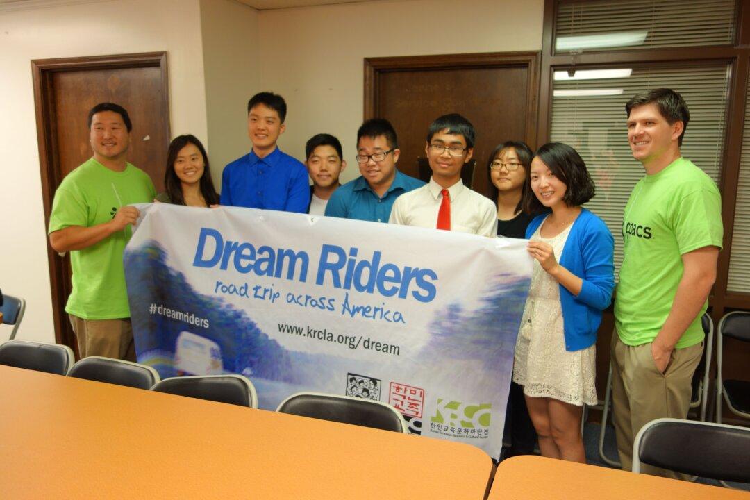 Dream Riders Cross the Country to Tell Stories
