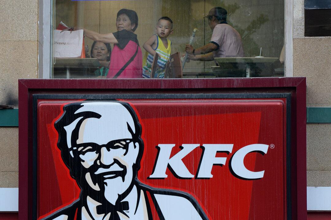 American Restaurant in China Spreads Propaganda Through Communist Hero