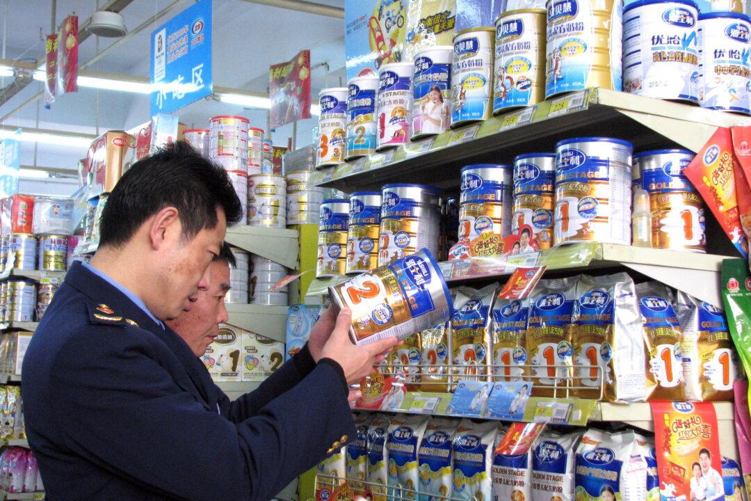 Chinese Officials Responsible for Poisoned Milk Powder Get New Jobs