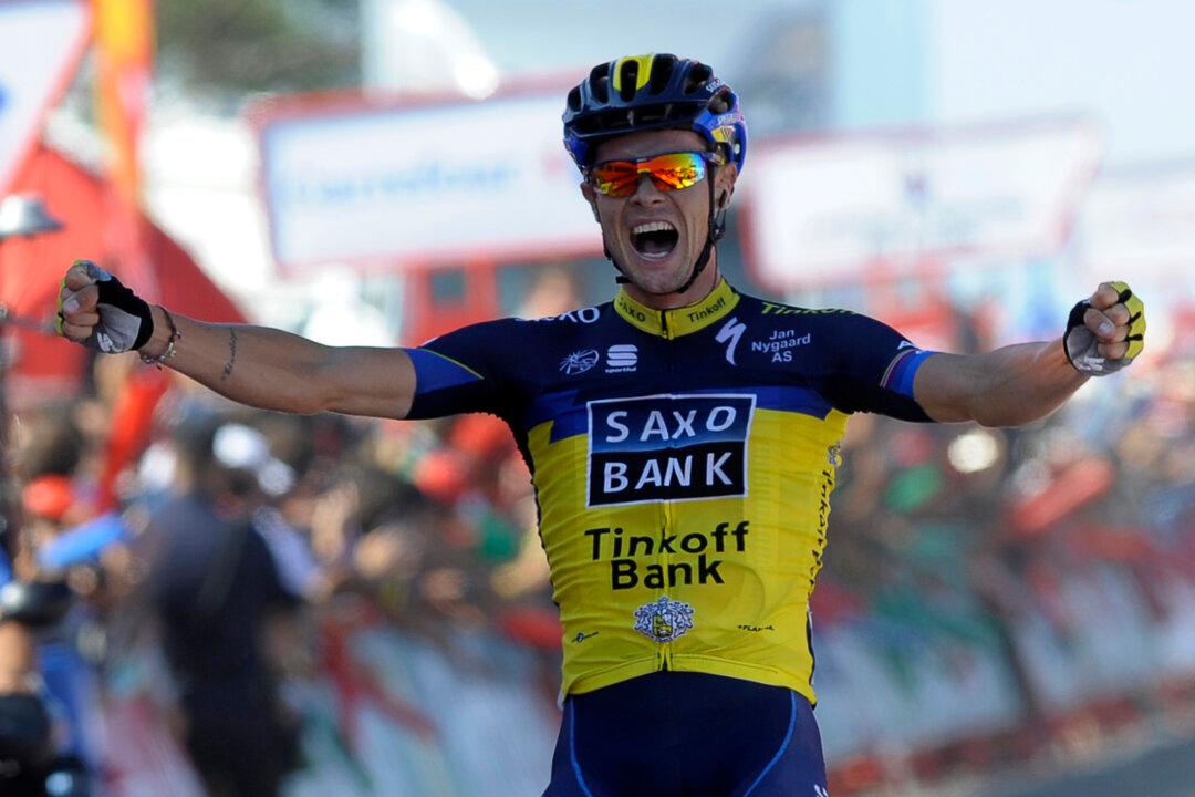 Nicholas Roche Wins Vuelta a España Stage Two, Vincenzo Nibali Takes Red