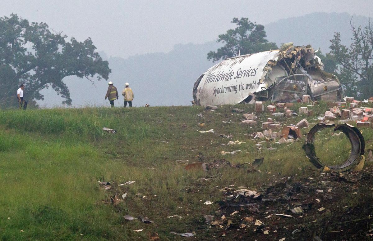 UPS Plane Crash in Birmingham, Pilot and Co-pilot Dead (+Raw Video)