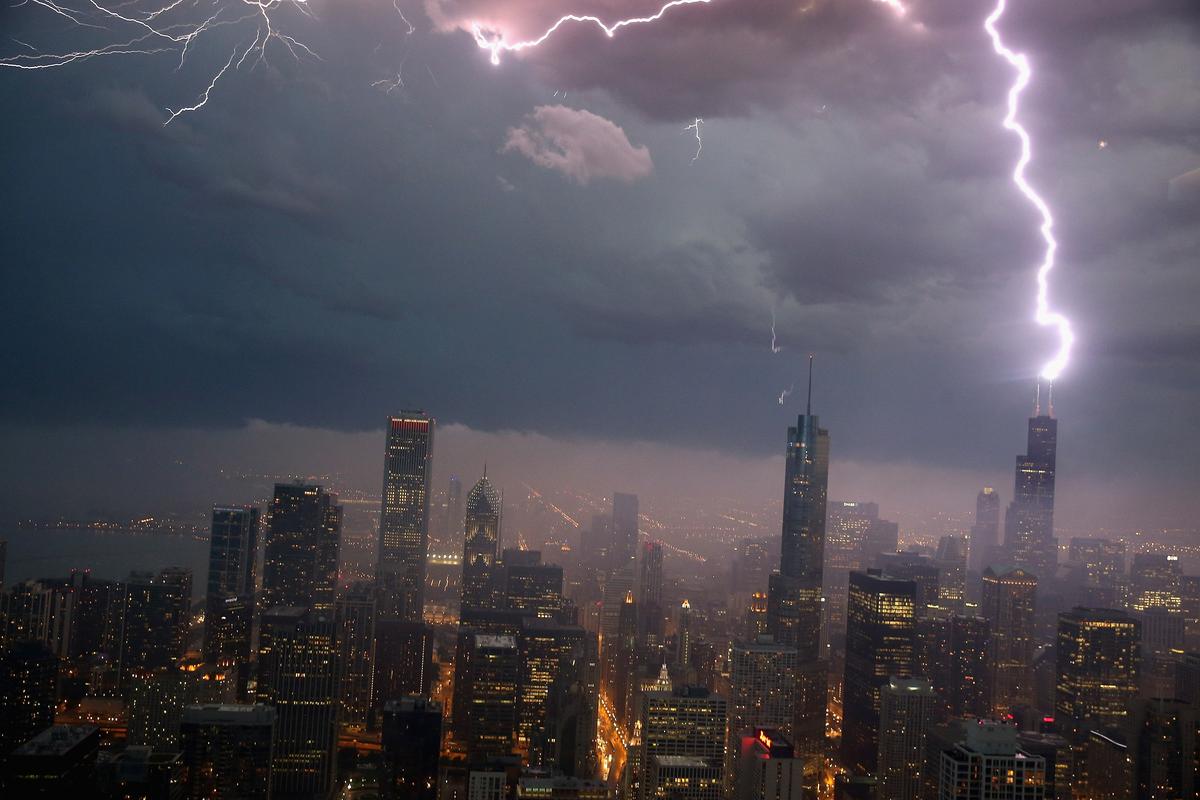 6 Warning Signs and the 16 Deadliest Places for Lightning Strikes