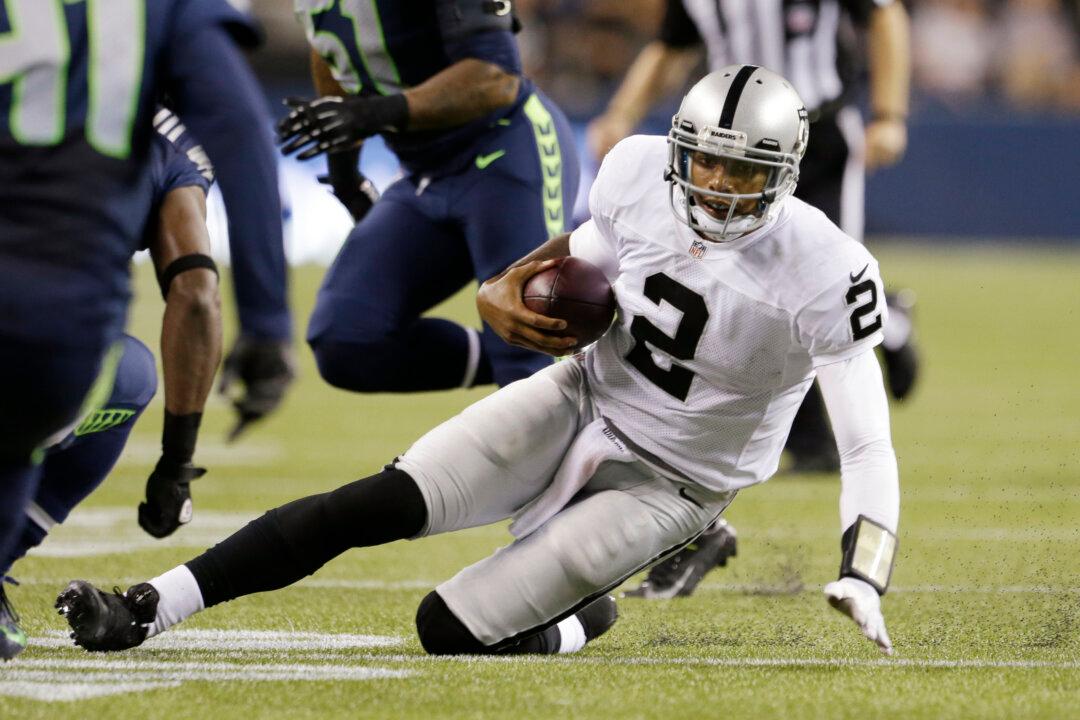 Terrelle Pryor Injured: Raiders QB Heads to Locker Room in Denver Game