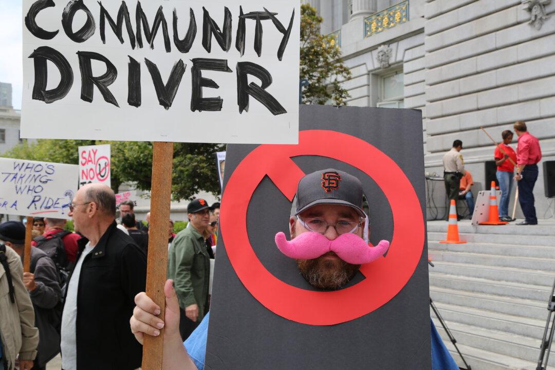 Calif. Regulators Suggest Legalizing Ride-Share Services