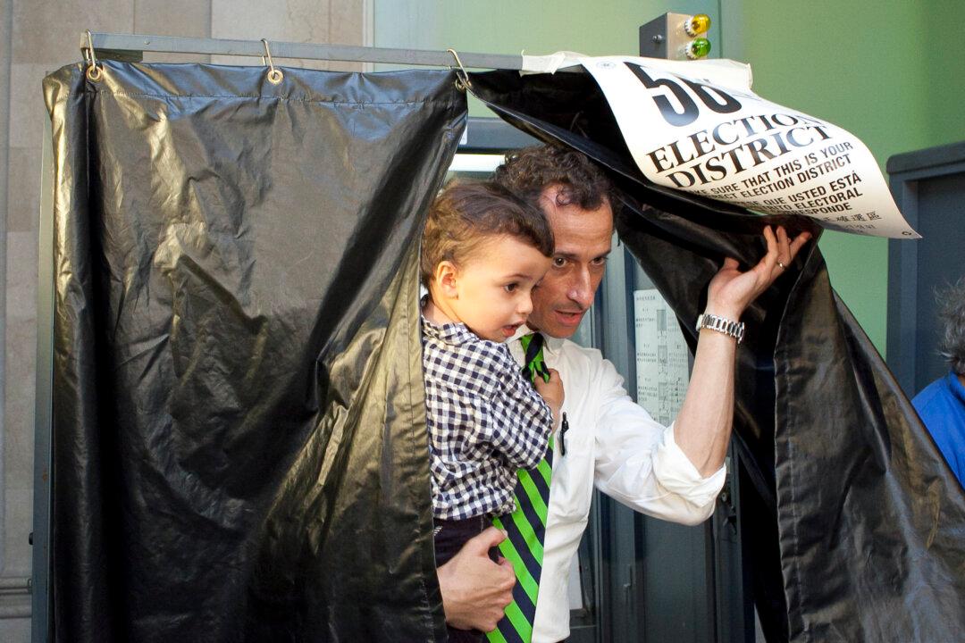 Anthony Weiner Nearly Misses Chance to Vote in Midtown Manhattan