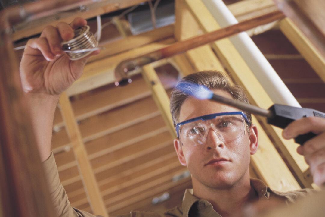 Finding a Job: College Students More Optimistic Than University Students