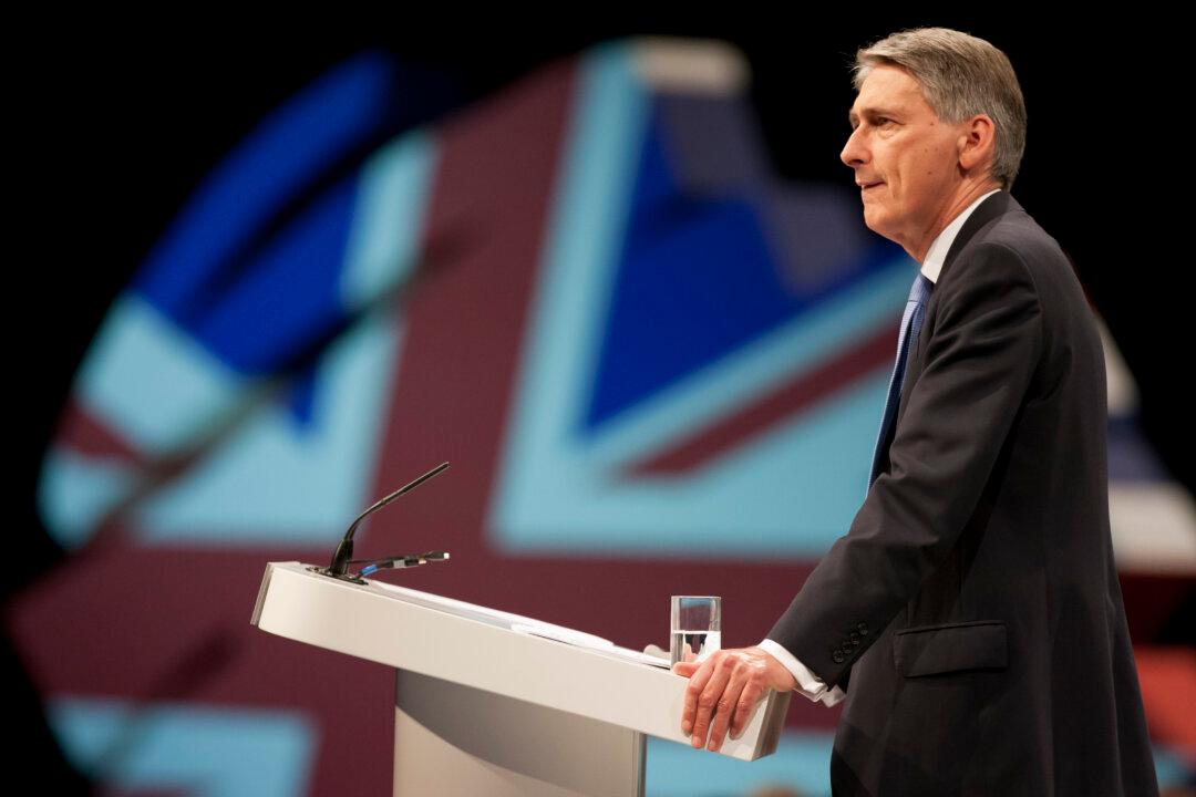 Foreign Secretary: UK Helping Saudi-Led Yemen Campaign