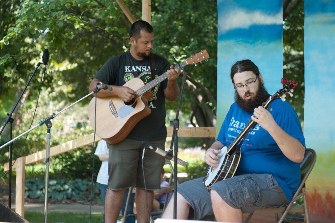 Amazing Fiddlers and Pickers Vie for Championship (Photo Gallery)