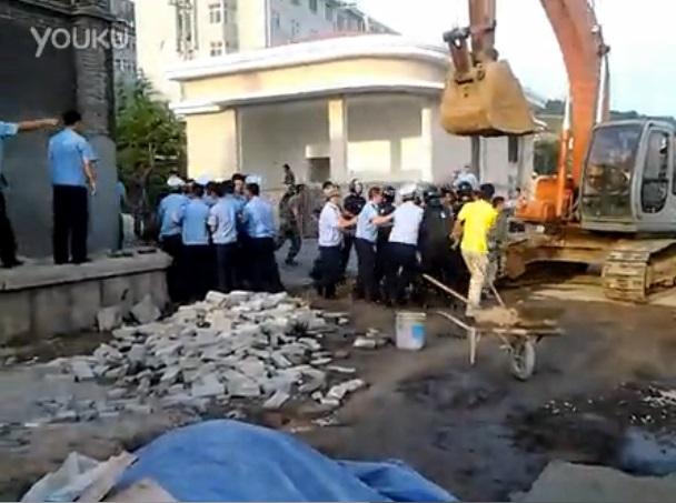 China’s Chengguan vs. People’s Liberation Army: Qingdao Offensive