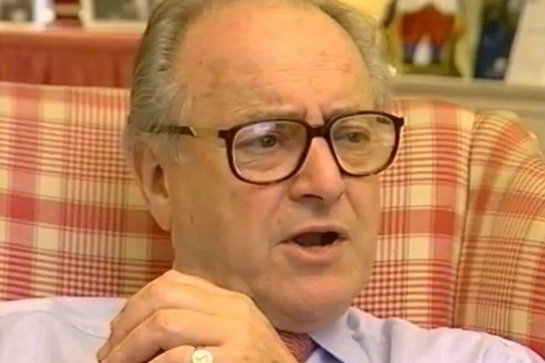 David Jacobs, BBC Presenter, Dies at 87
