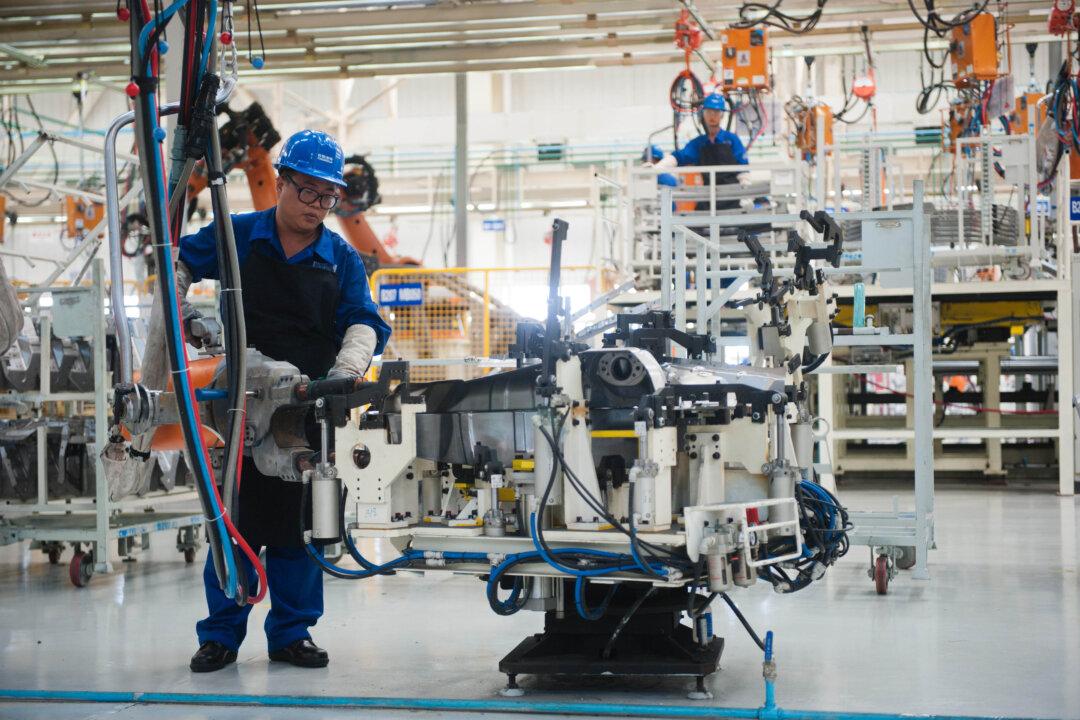 Chinese Auto Sales Fall for Second Month in August