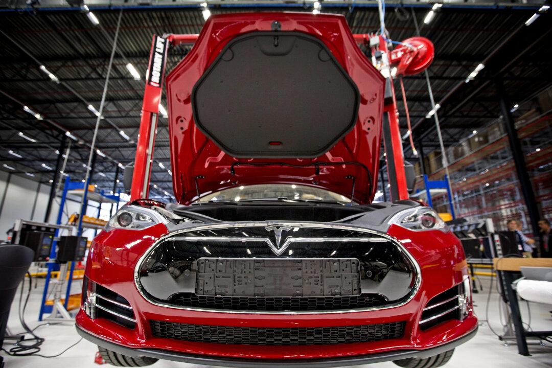 Panasonic Signs Tesla Battery Deal Extension