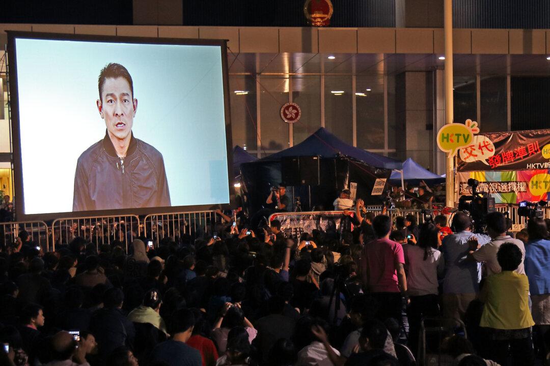 Tens of Thousands of Hong Kongers Demand Explanation for TV License Denial