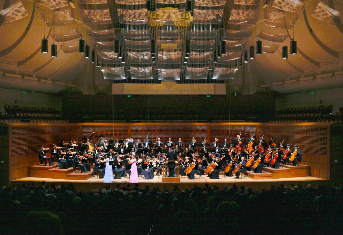 Musician Enjoys Listening to ‘Amazing musicians’ of Shen Yun Symphony Orchestra