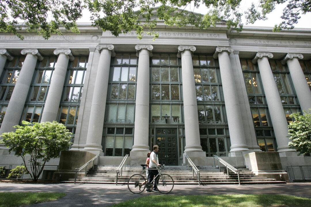 Harvard Law School Cancels Coat-of-Arms Over Slavery
