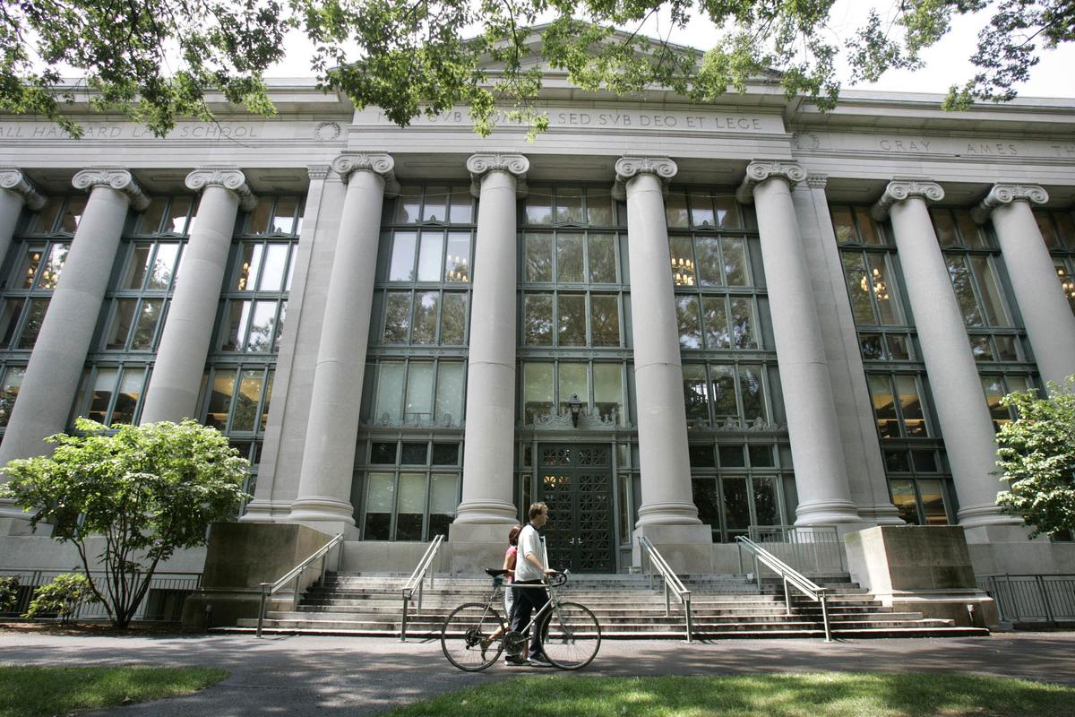 Harvard Law School Cancels Coat-of-Arms Over Slavery
