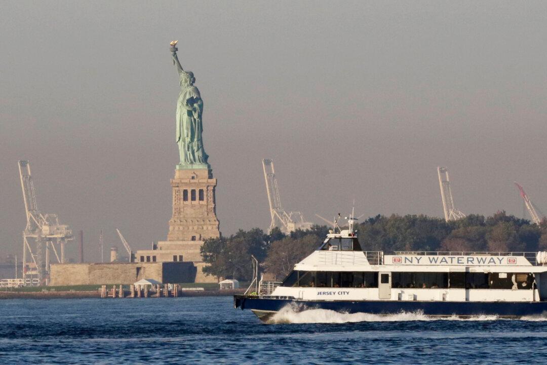 Statue of Liberty Boat Tours Restarted During Government Shutdown