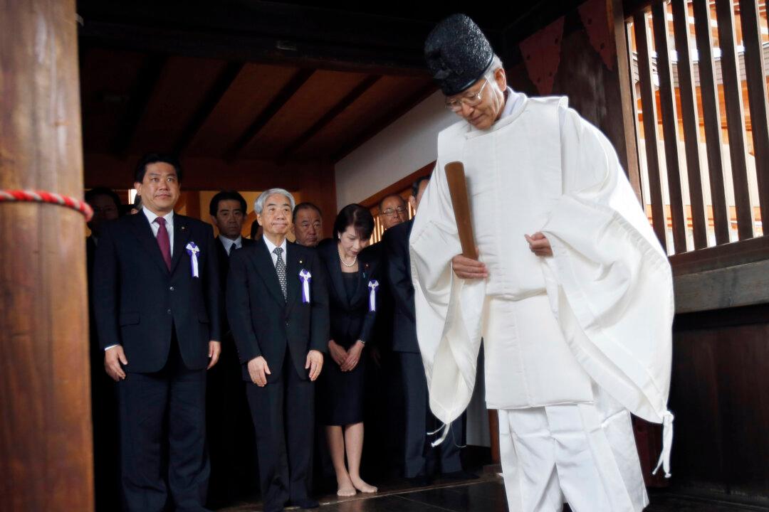 Yasukuni Shrine Controversy: Japanese Prime Minister Plans to Visit Shrine