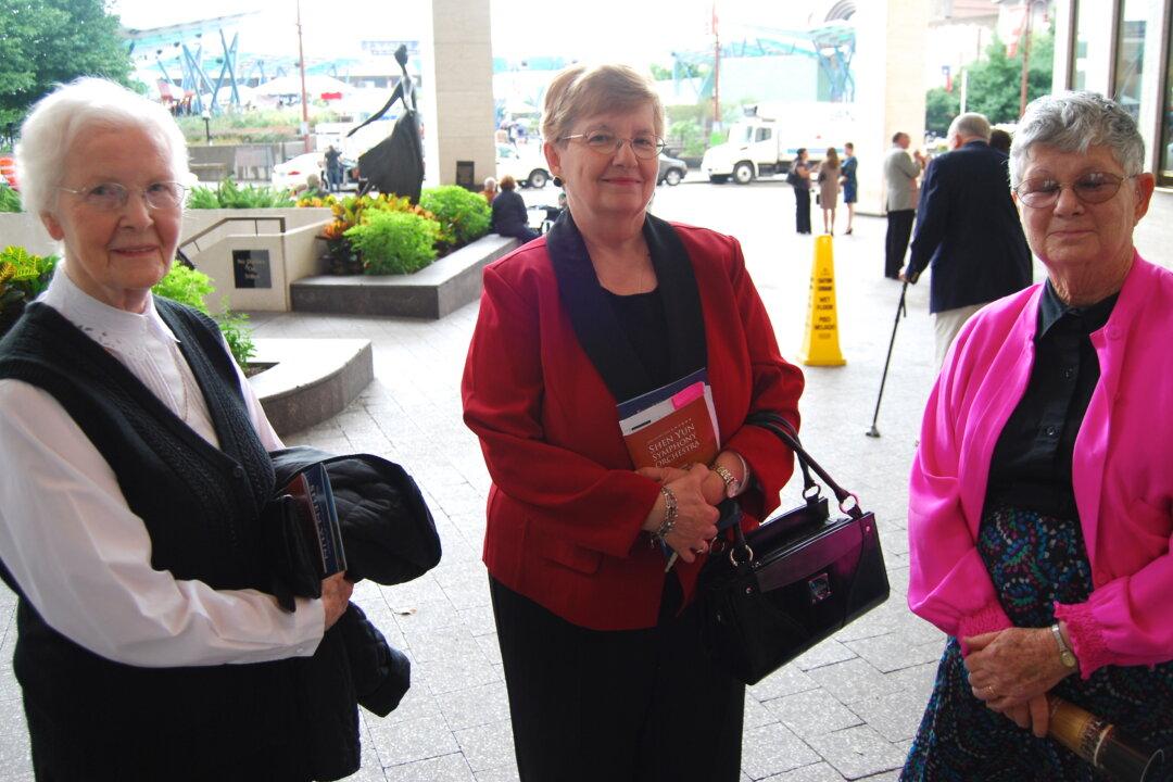 Shen Yun Symphony Orchestra Inspires Houston Audience