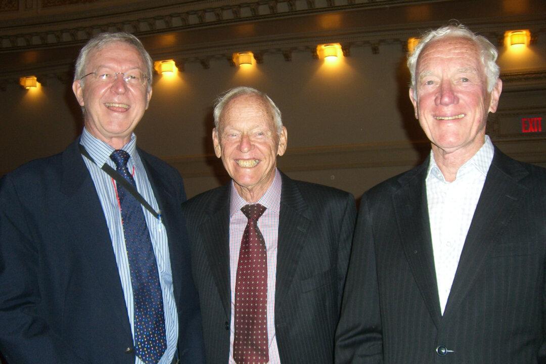 Radio Broadcaster/Music Tour Organizer Praises Shen Yun Symphony Orchestra