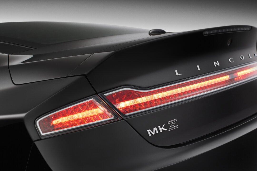 Lincoln Applies Black Label