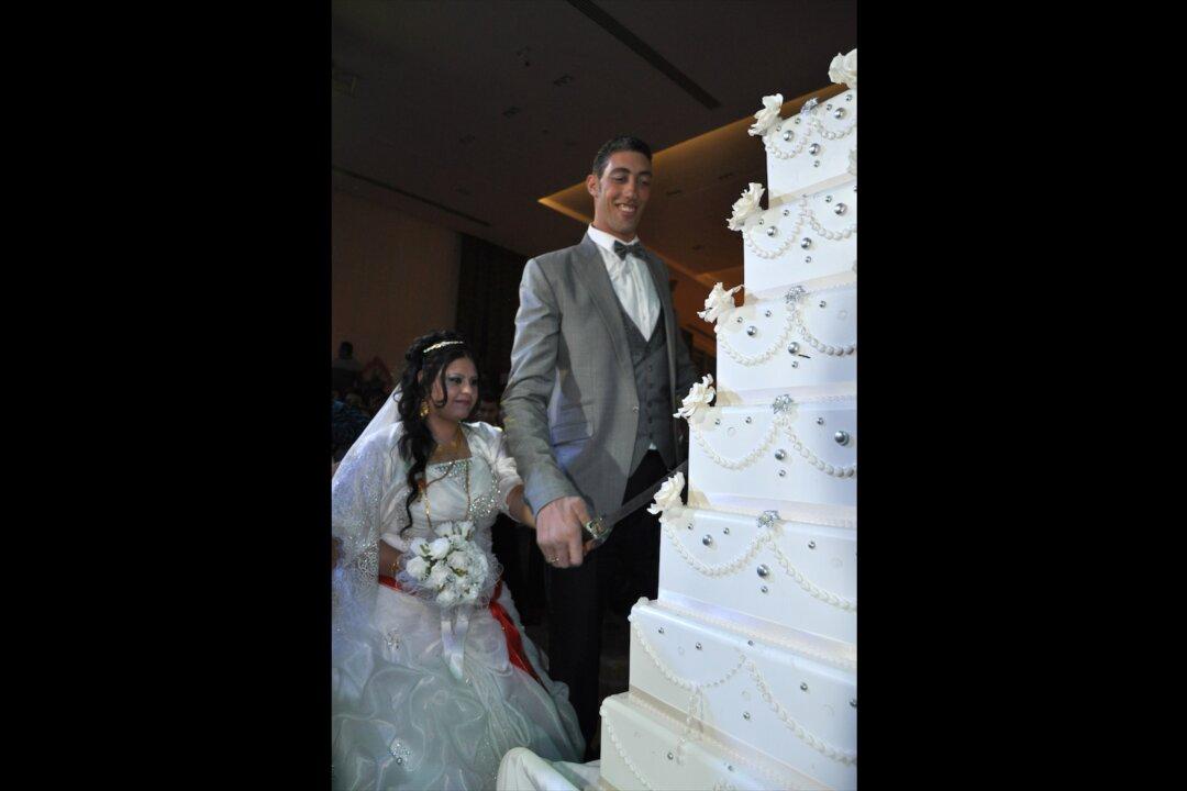 Sultan Kosen, World’s Tallest Man, Gets Married in Turkey
