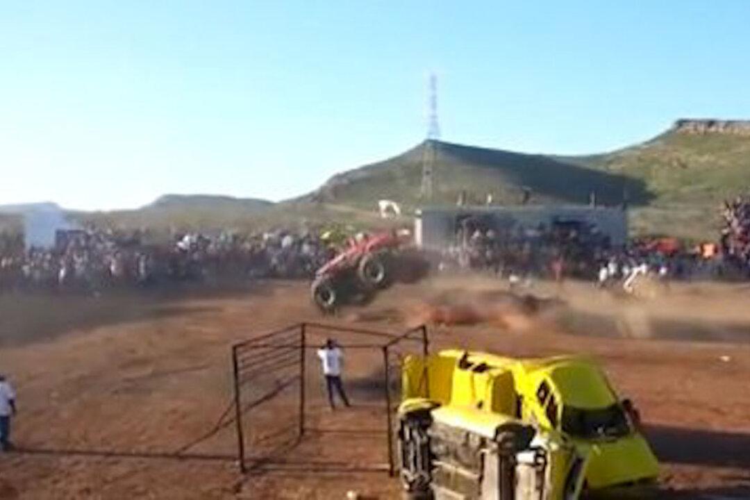 Chihuahua, Mexico: Monster Truck Crash Kills 8 at Aeroshow (+Raw Video +Photos)