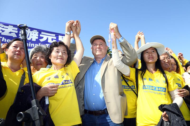 Rally of 3,000 in Los Angeles Calls for End to Persecution of Falun Gong