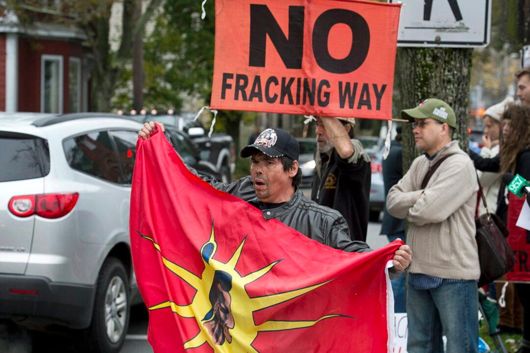 Canada’s Largest Energy Union Calls for Fracking Moratorium